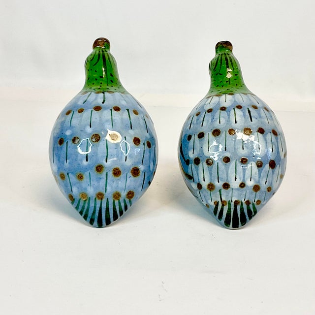 Asparagus Cinco De Mayo - 1950s Boho Chic Folk Art Mexican Tonala Hand Painted Pottery Partridges, Artist Signed - A Pair. For Sale - Image 8 of 10