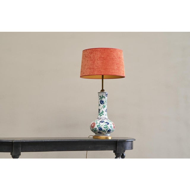 Vintage French Chinoiserie Table Lamp in Porcelain and Brass, 1930s For Sale - Image 4 of 14