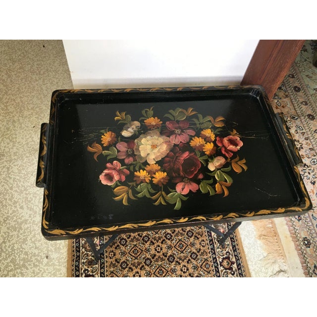 Early 20th Century Antique English Hand Painted Tole Tray Top Coffee Table For Sale In New York - Image 6 of 7