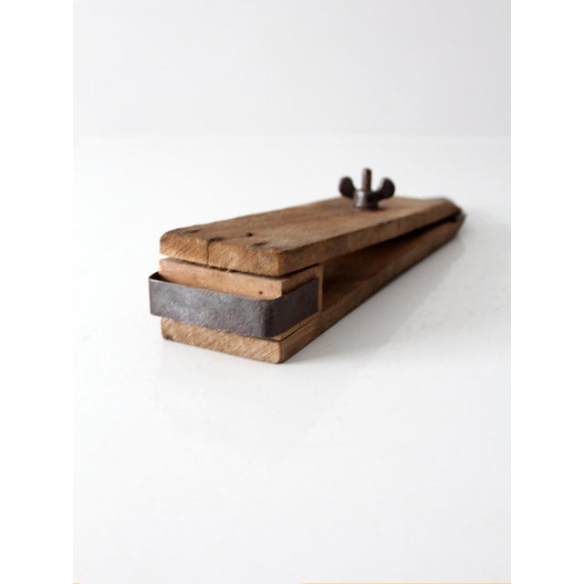 Early 20th Century Antique Primitive Wooden Scraper Hand Tool With Adjustable Blade For Sale - Image 5 of 9