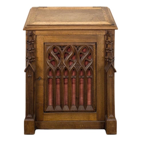 Gothic Prie-Dieu in Carved Walnut For Sale