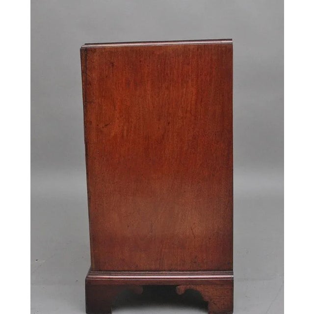 A fabulous quality 19th Century mahogany chest of drawers in the Georgian style, the moulded edge top above four graduated...