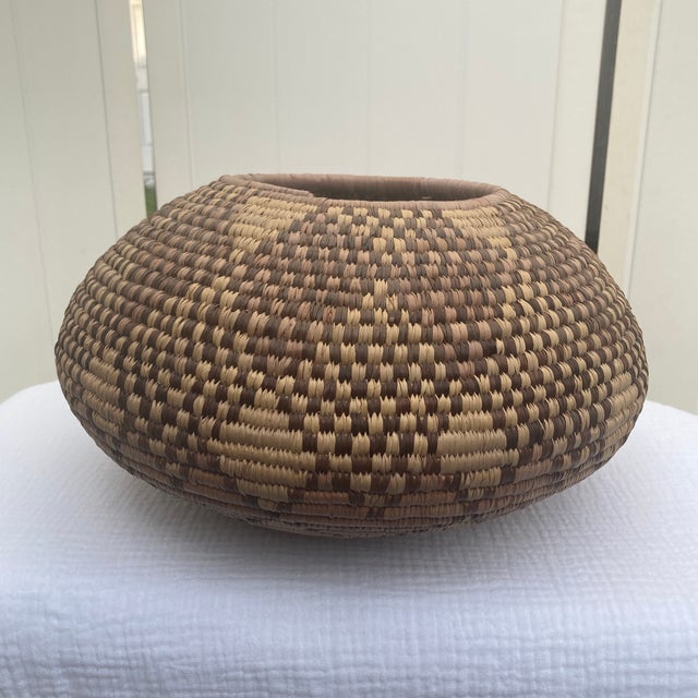 Offered for your consideration is a masterfully crafted, highly collectible vintage Southwestern Native American coiled...