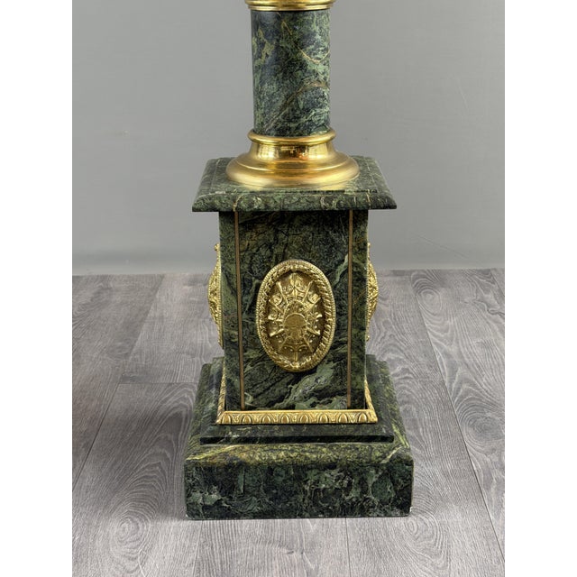 Metal 20th Century Columns in Green Marble, Gilt Bronze and Gilt Brass, Set of 2 For Sale - Image 7 of 9