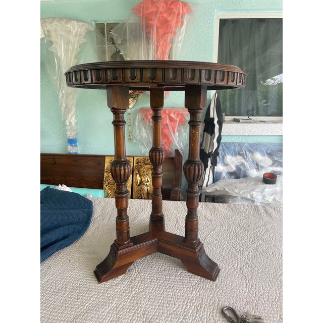 Wood Vintage Kittinger Mahogany Round Side Table – Federal / Colonial Revival Style For Sale - Image 7 of 10