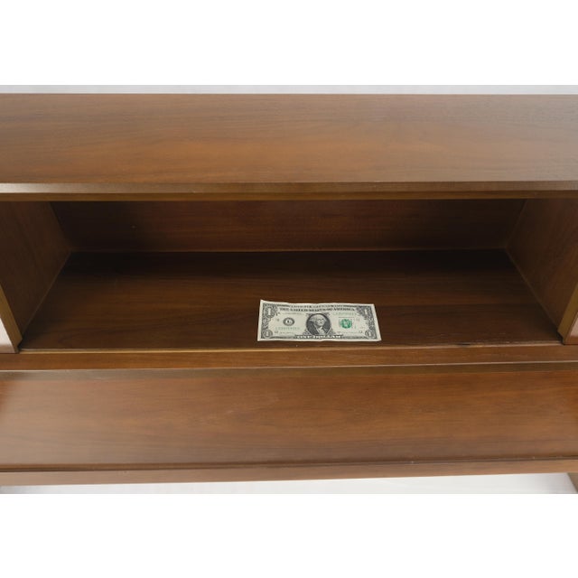 Walnut Storage Bookcase Compartment Wedge Shape Headboard Queen Size Bed w/ Rails MINT