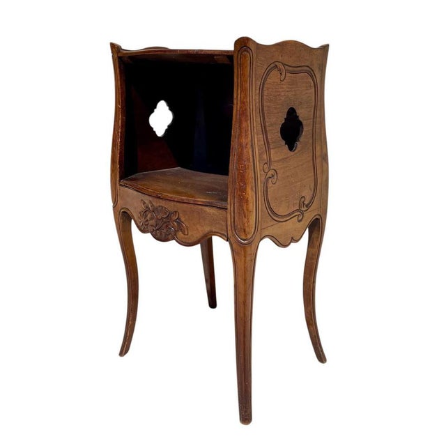 Period: 18th century Style: Louis 15th - Transition Condition: Good condition Material: Walnut. In stock "XVIIIth - Louis...