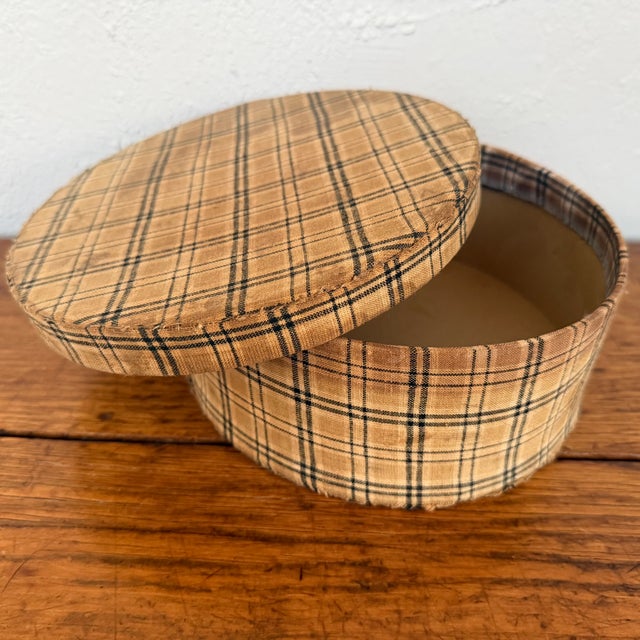 Mid 20th Century Antique Round Plaid Fabric Covered Band Box With Lid For Sale - Image 5 of 8