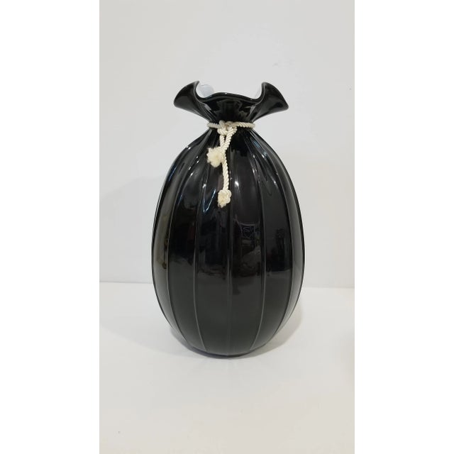 Pilgrim Manufacturing 1960s Large Pilgrim Glass Black & White Satchel Art Glass Vase For Sale - Image 4 of 10