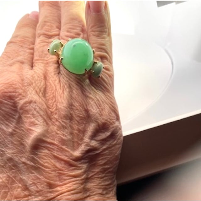 Modern Chrysoprase Bullet Ring, Size 7 For Sale - Image 3 of 7