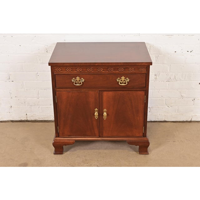 English Baker Furniture Chippendale Carved Mahogany Nightstand, Newly Refinished For Sale - Image 3 of 15