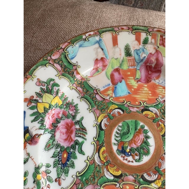 Chinese Pair of 19th Century Chinese Rose Medallion Export Porcelain Plates - 10” For Sale - Image 3 of 10