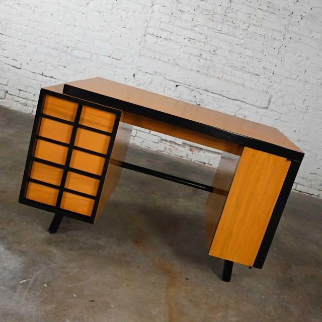 American of Martinsville Vintage Mid Century Modern Art Deco Maple Colored Desk With Black Accents by American of Martinsville For Sale - Image 4 of 13