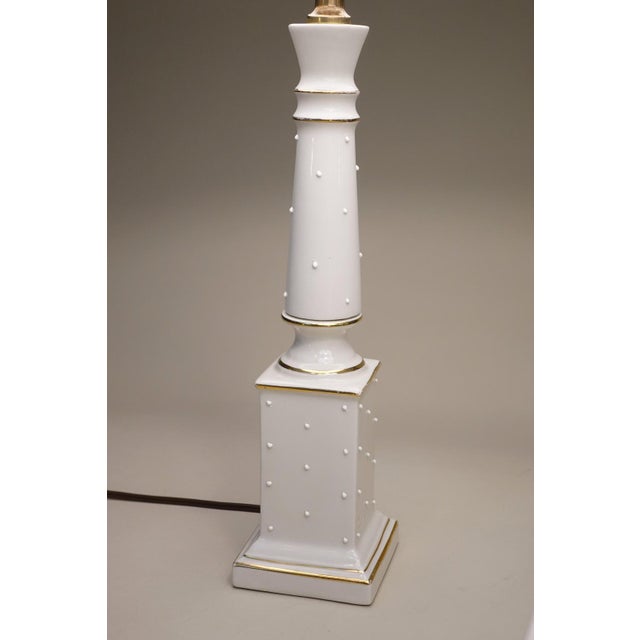 Off-white Matched Pair Lenox Quoizel Neoclassic Hollywood Regency Modern Column Porcelain Table Lamps 1960's For Sale - Image 8 of 14