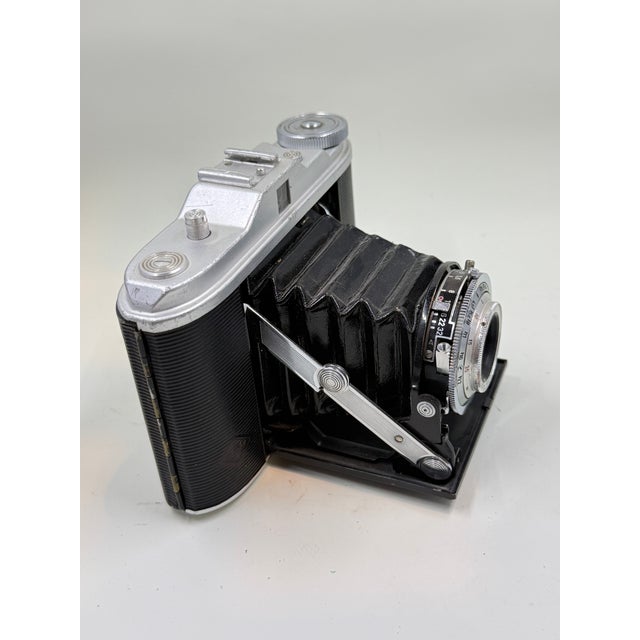 1940s Vintage 1950s German Agfa Isolette Folding Camera With Agnar 85mm Lens - Display For Sale - Image 5 of 5