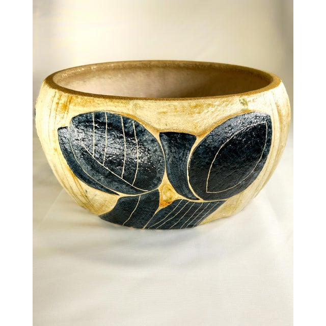 1960s Large Vintage Hand-Decorated Stoneware Bowl by Noomi Backhausen for Søholm, 1960s For Sale - Image 5 of 5