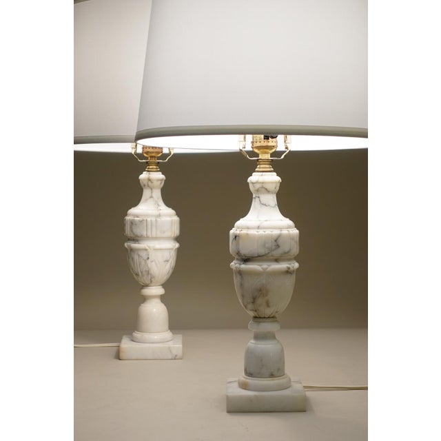 Art Deco 1940s Neoclassic Art Deco Empire Regency Modern Carrara Marble Urn Style Table Lamps For Sale - Image 3 of 12