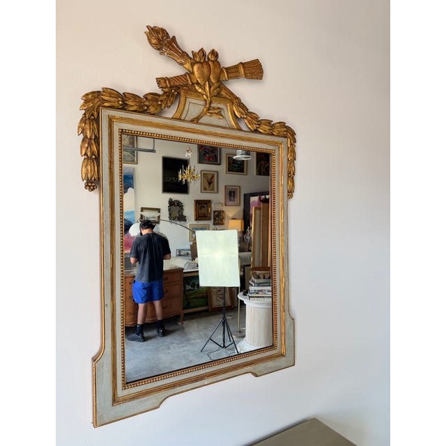 Hollywood Regency 1960s Italian Hollywood Regency Carved Wood Gilt Wall Mirror With Neoclassical Crest For Sale - Image 3 of 12