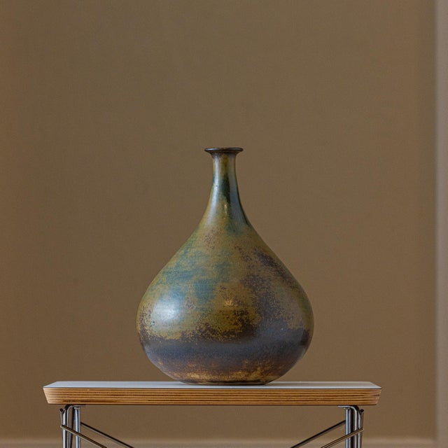 Mid-Century Modern studio pottery teardrop bottle vase, circa late 1960s–1970s Craft Revival era. Features a hand-thrown...