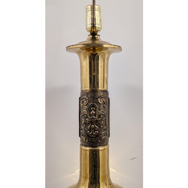 Hollywood Regency Mid 20th Century Hollywood Regency Asian Brass Table Lamp For Sale - Image 3 of 5