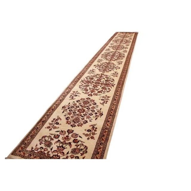 Middle Eastern Hand-Knotted Sarough Rug For Sale - Image 10 of 11