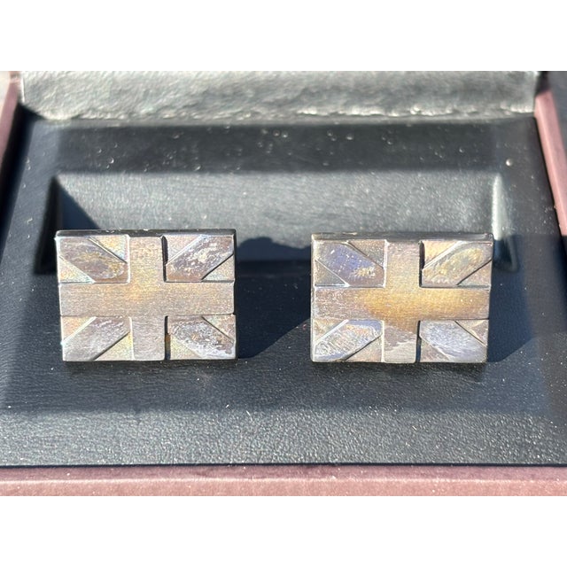 dunhill! What could be more proper - and yet hip - than a fabulous pair of sterling silver dunhill cufflinks. Of the Union...