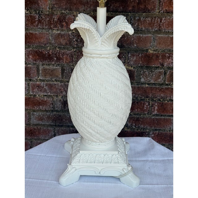 Late 20th Century Vintage Palm Beach Regency White Faux Wicker Pineapple Table Lamp -Styled After Dorothy Draper /Mario Buatta For Sale - Image 5 of 12