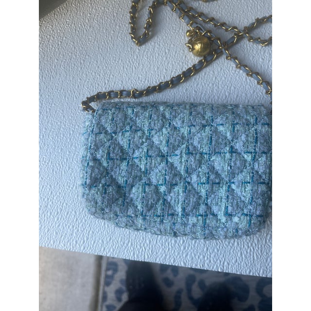 Classical Roman Tweed Mini Shoulder Bag With Chain For Sale - Image 3 of 8