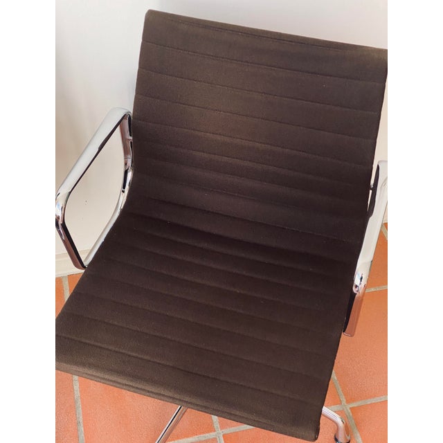 EA108 Aluminium Swivel Chair by Charles and Ray Eames for Vitra, 1990s, Set of 2 For Sale - Image 11 of 18