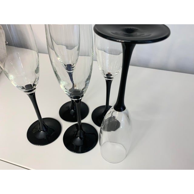 French Luminarc D’arques France Black Stem Champagne Flutes, a Set of 5 For Sale - Image 3 of 9