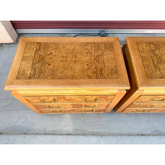 Vintage Henredon Style Burl Wood Pair of Nightstands | Chairish