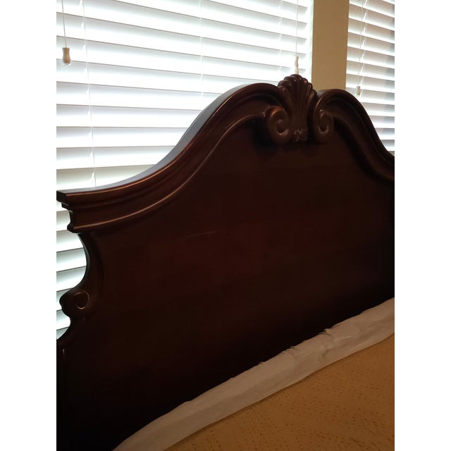 Mid-Century Modern Late 20th Century Pulaski Carved Solid Mahogany Queen Size 5 Piece Bedroom Set For Sale - Image 3 of 13