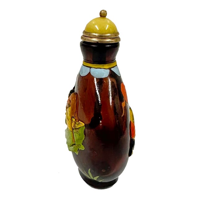 Chinese Overlaid Peking Glass Snuff Bottle With Scoop For Sale In Los Angeles - Image 6 of 8