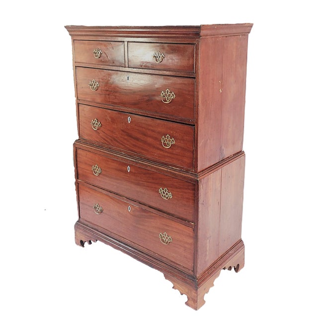 American New England Chest on Chest, C. 1780-1810, in the Chippendale-Federal Taste For Sale - Image 3 of 6
