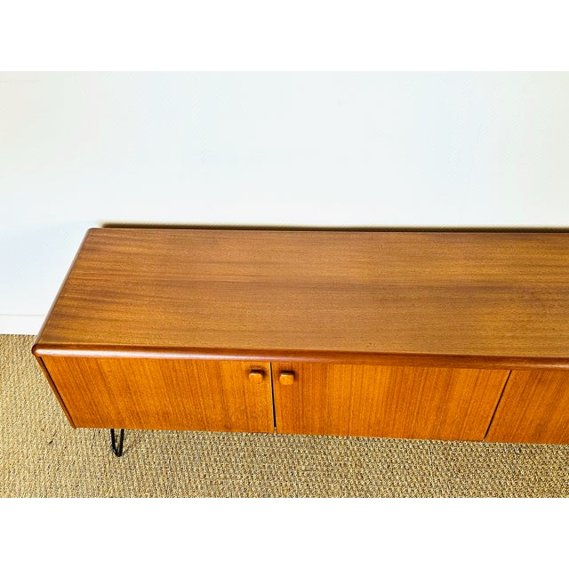 Low Scandinavian Teak Sideboard with 4 Doors and Hairpin Legs, 1960 For Sale - Image 4 of 17