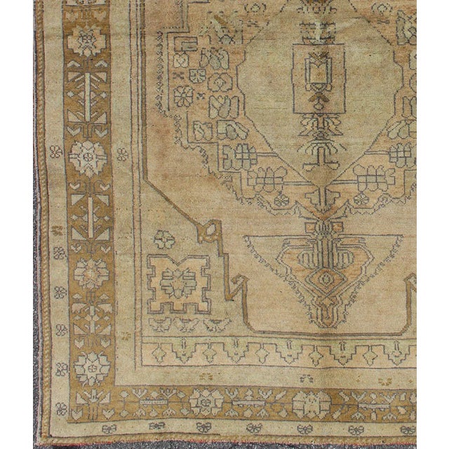 Turkish Vintage Turkish Oushak Rug in Soft Tones and Neutral Colors For Sale - Image 3 of 8