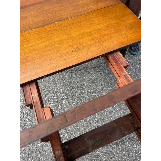Mid-Century Modern 1950s John Stuart Inc Compact 5 Leg Table With 4 Leafs For Sale - Image 3 of 10