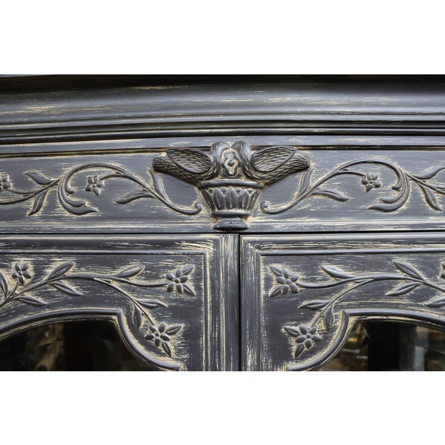 Late 20th Century French Provincial Style Carved Display Cabinet / Vitrine For Sale - Image 4 of 18