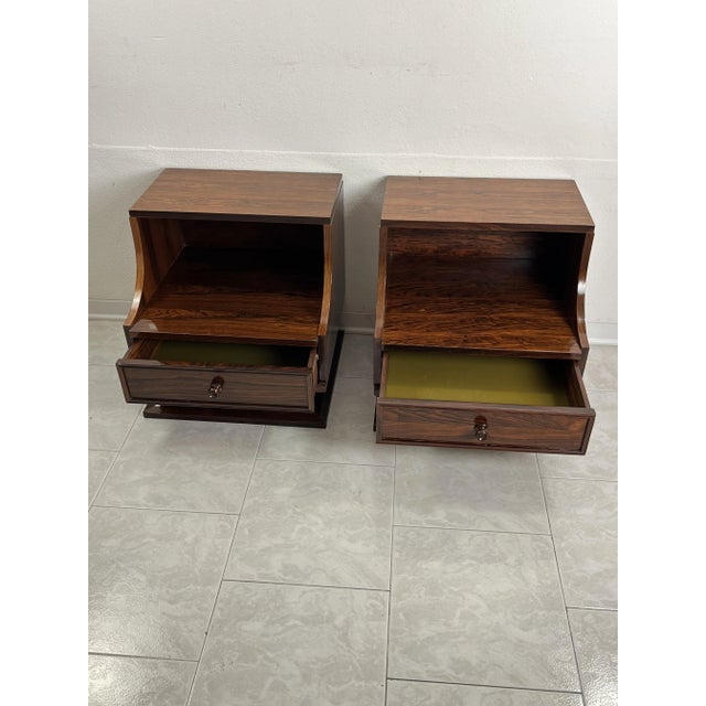 Set of 2 Italian 70s bedside tables. Drawer on the front, intact and in good condition. Small signs of aging.