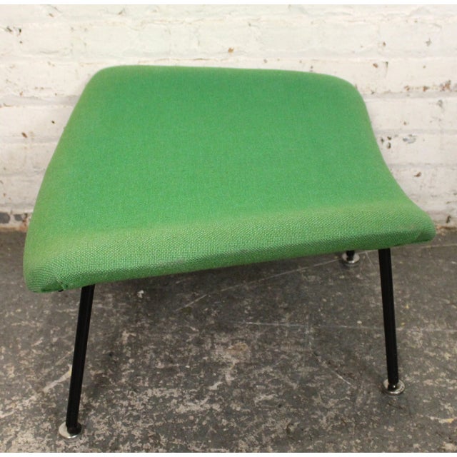 Mid 20th Century Green Womb Chair and Ottoman Attributed to Knoll For Sale - Image 10 of 17