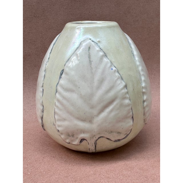 Here we have a rare one off experimental Hampshire vase in a off white and leaves outlined in black , really pretty ,...