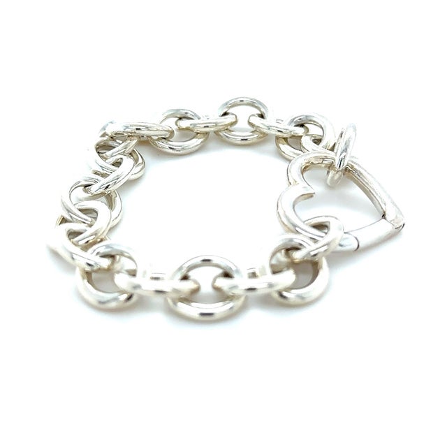 Contemporary Tiffany & Co. Sterling Silver Vintage Heart Clasp Round Link Bracelet 45.19g For Sale - Image 3 of 8