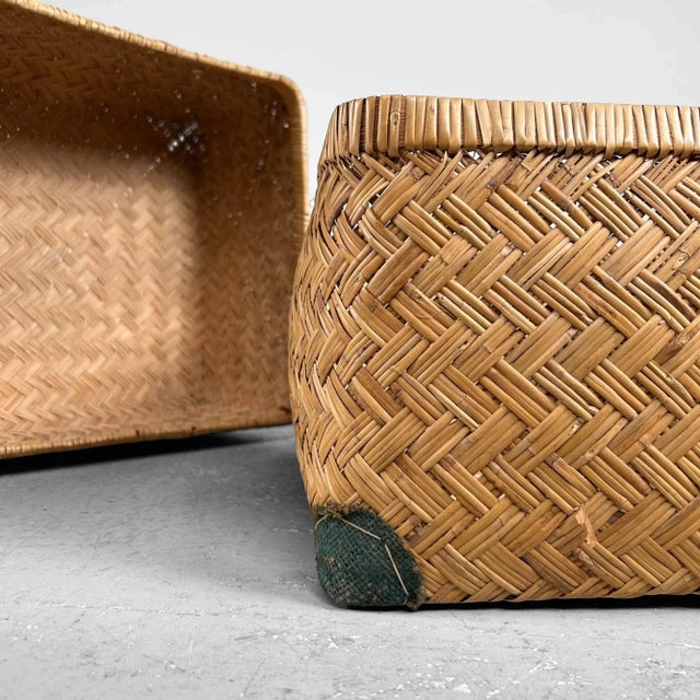 Decorative Japanese vintage bamboo storage basket (Kori) from the 1960s. Dimensions: height 23 cm, width 60 cm, depth 40...