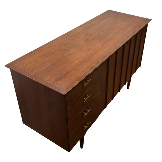 Brown Vintage Mid Century Modern Style Honderich Furniture Walnut & Cedar Lined Trunk / Blanket Chest For Sale - Image 8 of 12