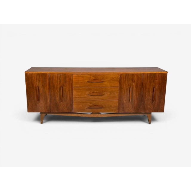 Mid-Century Modern Young Manufacturing, Standard Dreser, Walnut, Usa, 1960s For Sale - Image 3 of 12