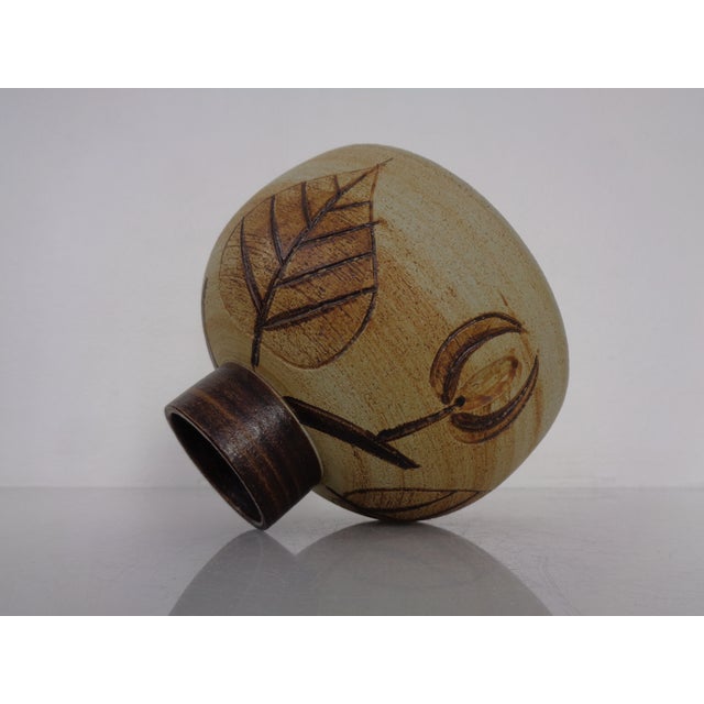 Beige Studio Ceramic Vase by Peter Müller for Sgrafo Modern, 1970s For Sale - Image 8 of 18