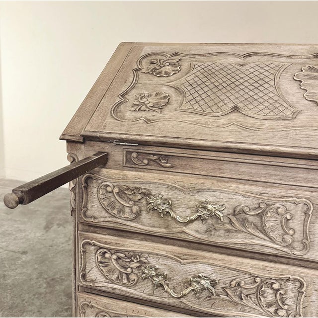 18th Century French Régence Period Carved Oak Secretary Desk For Sale - Image 14 of 18