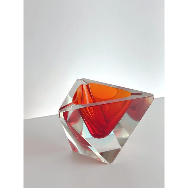 1970s Murano Faceted Triangular Red Sommerso Ashtray by Flavio Poli, 1970 For Sale - Image 5 of 10