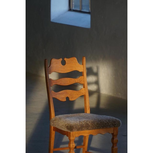Brown Mid-Century Danish Chairs in Oak & Lambswool by Henning Kjærnulf for E.G. Møbler, 1960s, Set of 8 For Sale - Image 8 of 18