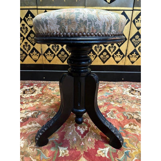 Period: 19th century Style: Napoleon 3rd Condition: Excellent condition Material: Painted wood Diameter: 34Height: 52-62...